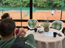 Zuschauer auf derTerrasse